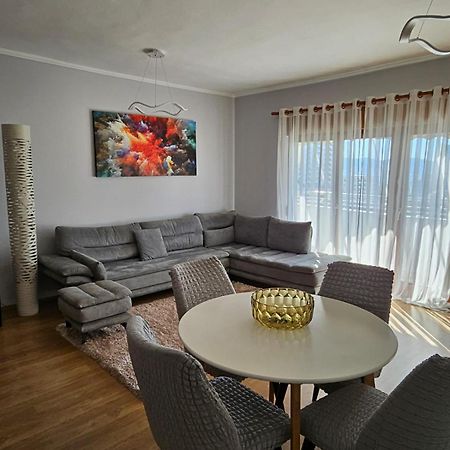 Sky Dwelling Tirana Apartment Luaran gambar