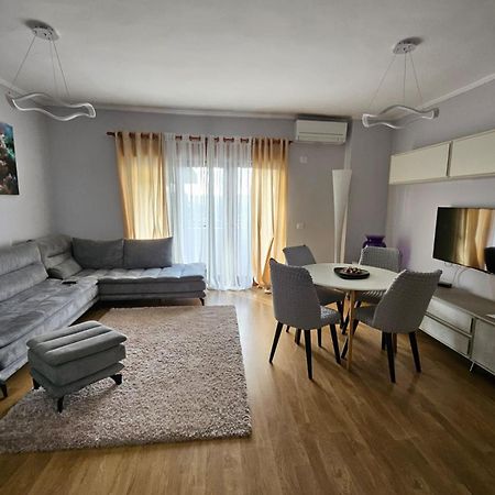 Sky Dwelling Tirana Apartment Luaran gambar