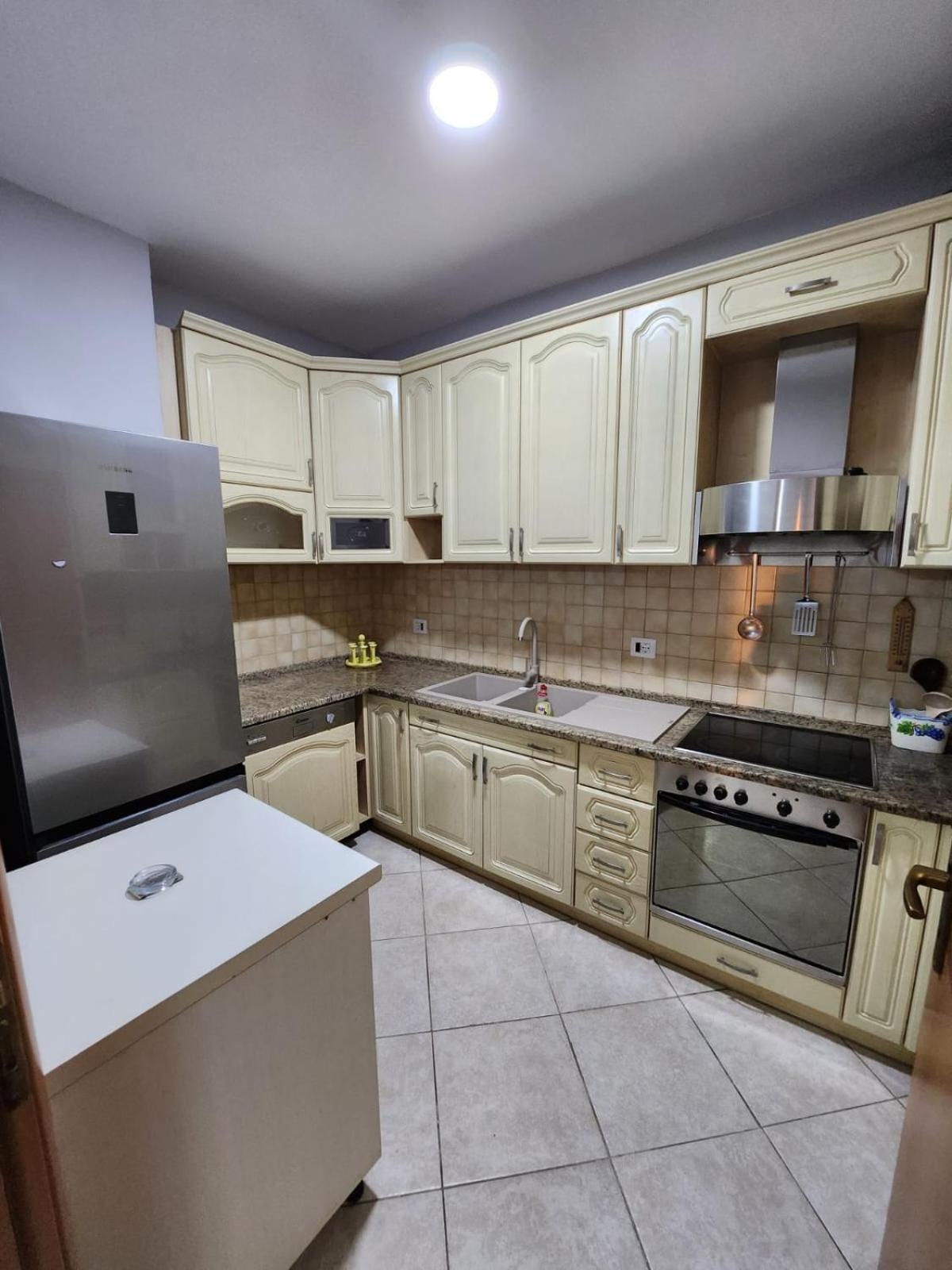 Sky Dwelling Tirana Apartment Luaran gambar