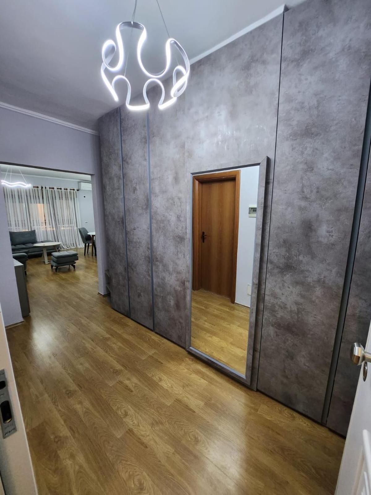 Sky Dwelling Tirana Apartment Luaran gambar