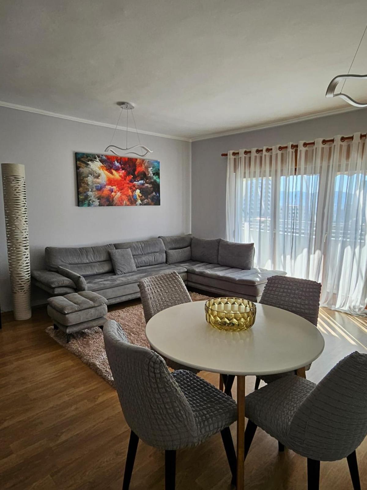Sky Dwelling Tirana Apartment Luaran gambar