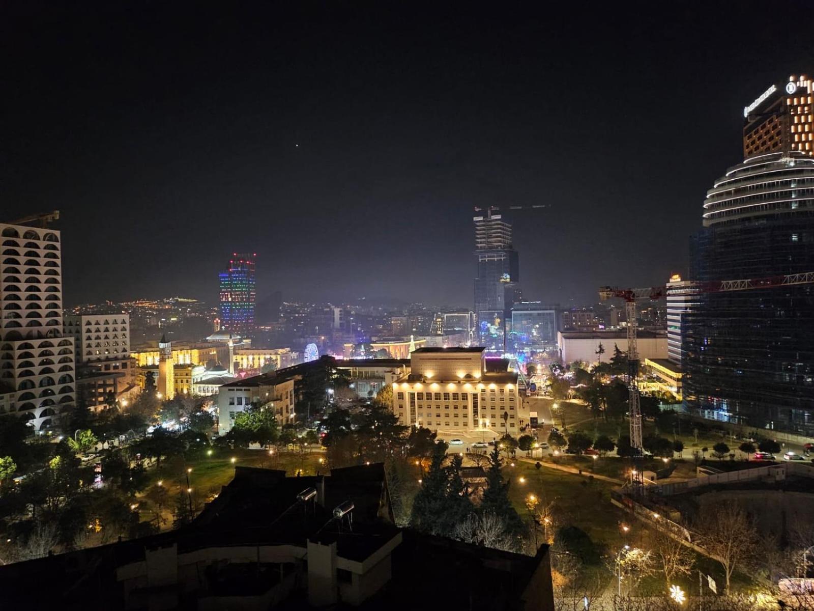 Sky Dwelling Tirana Apartment Luaran gambar